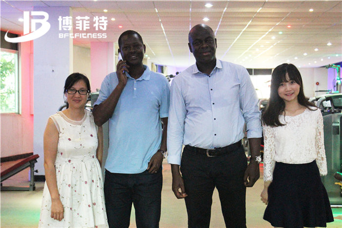 塞内加尔客户来中国进口蜜桃精品无码的健身器材