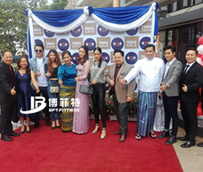 缅甸客户健身房开业-并表示采购健身器材就找蜜桃精品无码