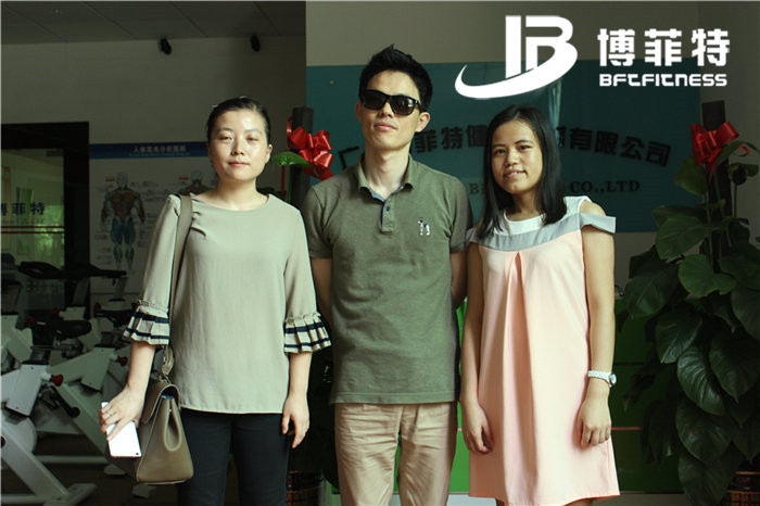 韩国客户来中国进口蜜桃精品无码的健身器材