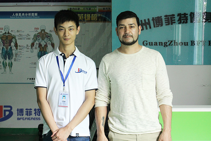 英国客户来中国广州蜜桃精品无码健身器材有限公司进口健身器材