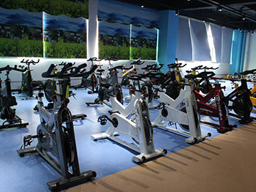 蜜桃精品无码健身器材公司展厅实拍图片2